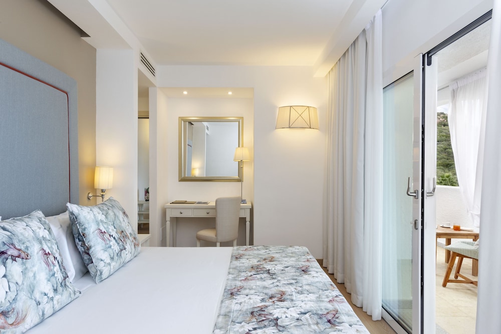 Grand Hotel Cannigione — Hotel rooms in Arzachena, Sardinia