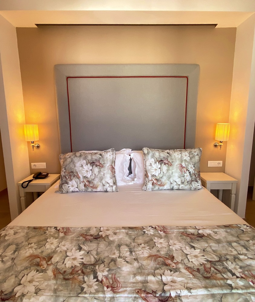 Grand Hotel Cannigione — Hotel rooms in Arzachena, Sardinia