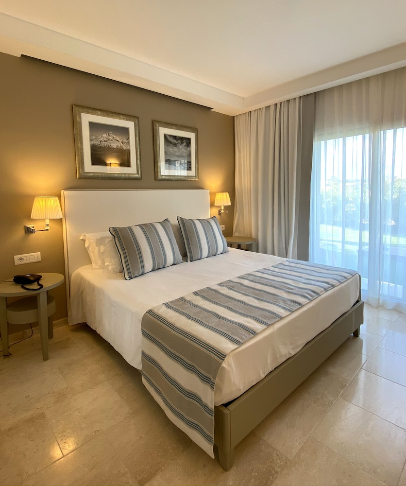 Grand Hotel Cannigione — Hotel rooms in Arzachena, Sardinia