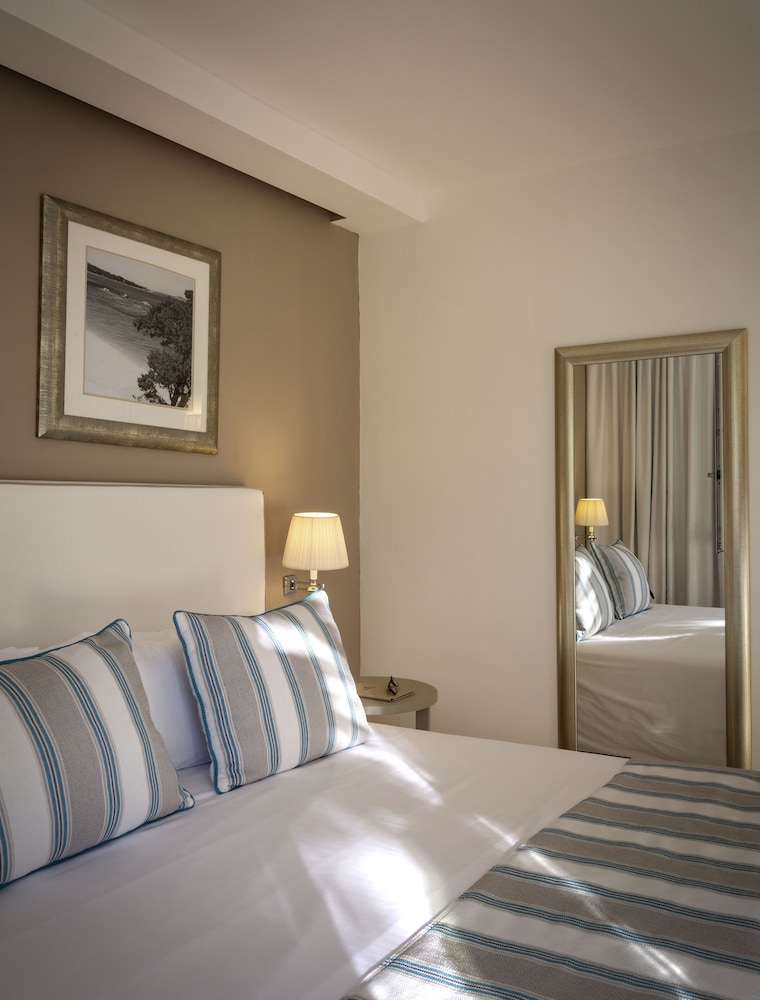 Grand Hotel Cannigione — Hotel rooms in Arzachena, Sardinia