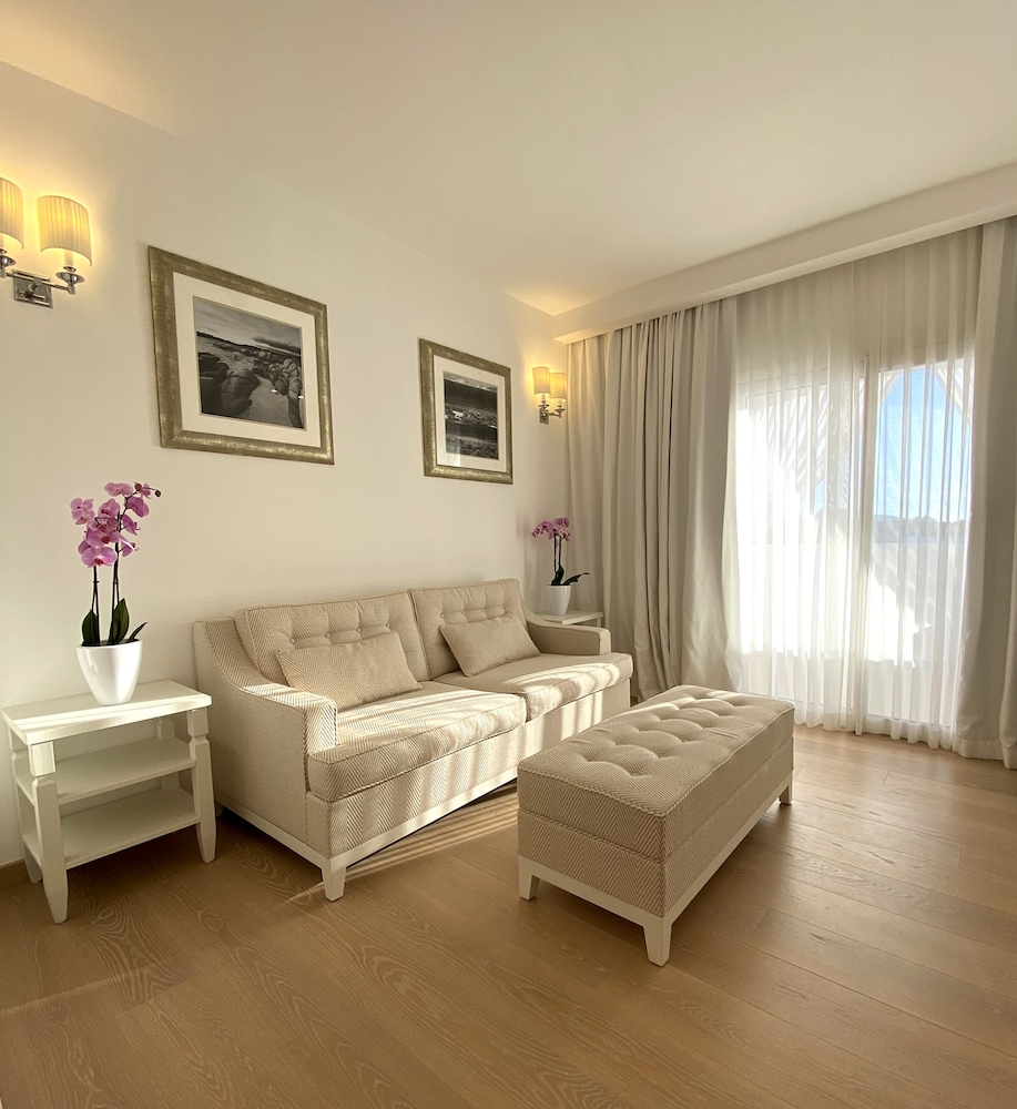 Grand Hotel Cannigione — Hotel rooms in Arzachena, Sardinia