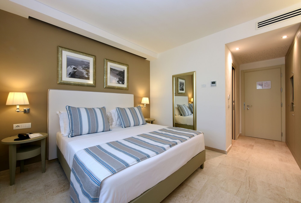 Grand Hotel Cannigione — Hotel rooms in Arzachena, Sardinia