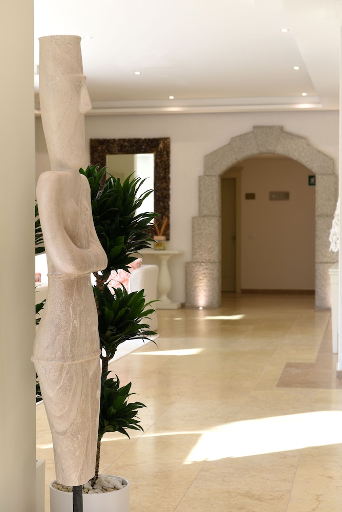 Grand Hotel Cannigione — Hotel building in Arzachena, Sardinia