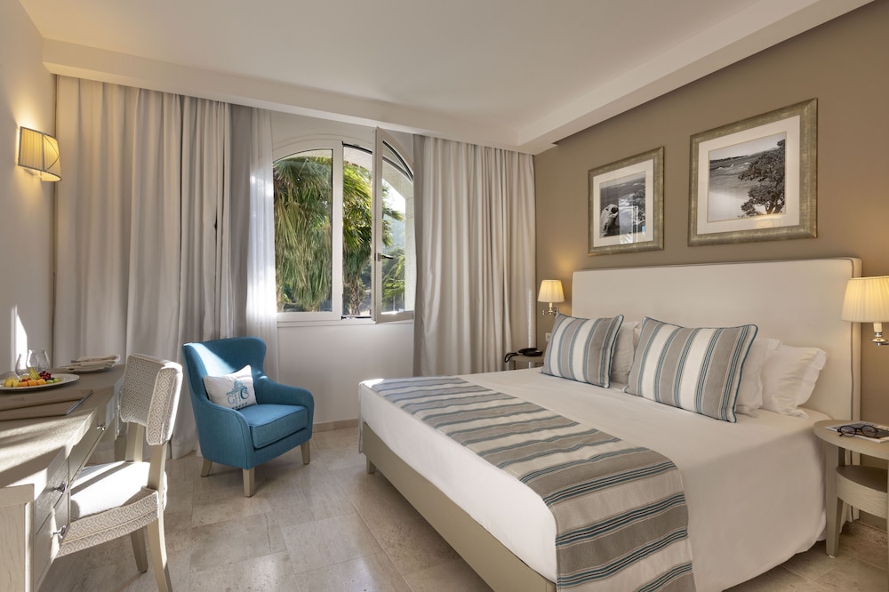 Grand Hotel Cannigione — Hotel rooms in Arzachena, Sardinia