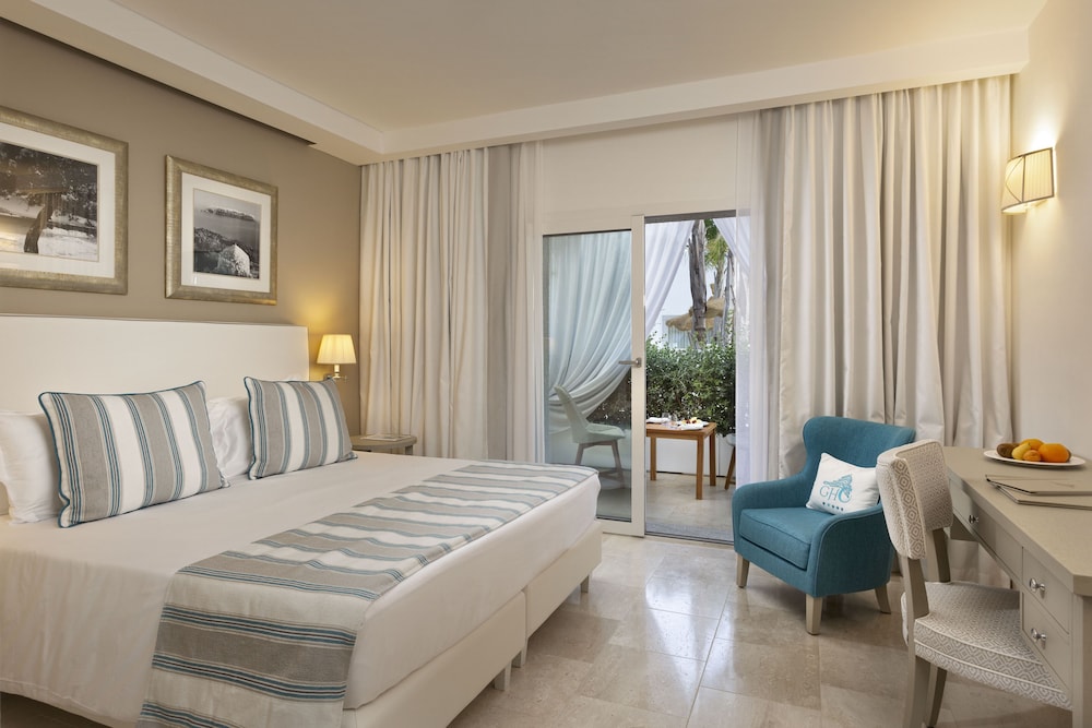 Grand Hotel Cannigione — Hotel rooms in Arzachena, Sardinia