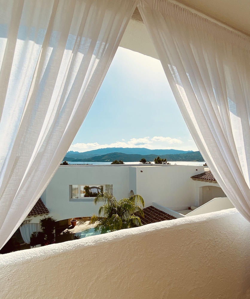 Grand Hotel Cannigione — Hotel rooms in Arzachena, Sardinia