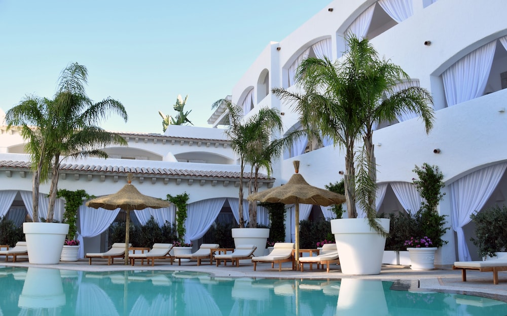 Grand Hotel Cannigione — Hotel building in Arzachena, Sardinia