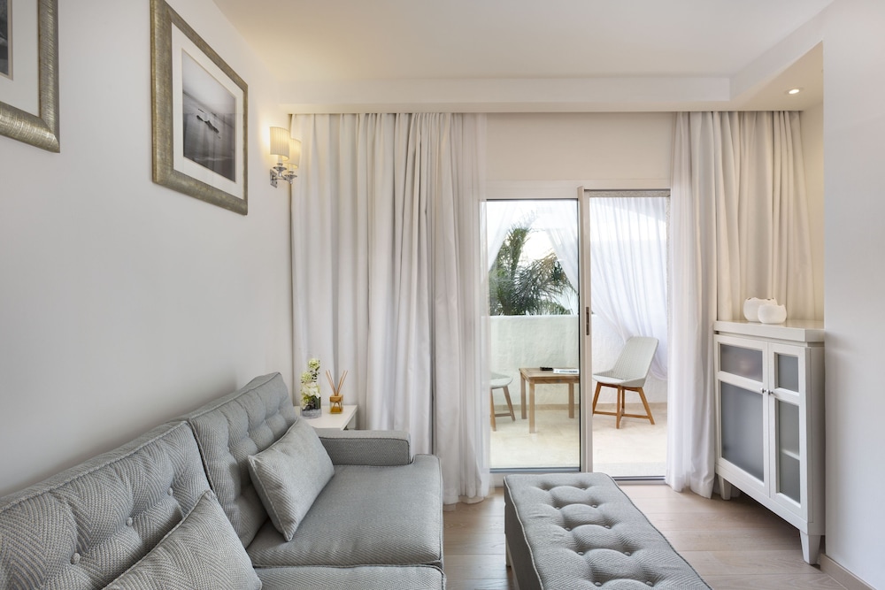Grand Hotel Cannigione — Hotel rooms in Arzachena, Sardinia