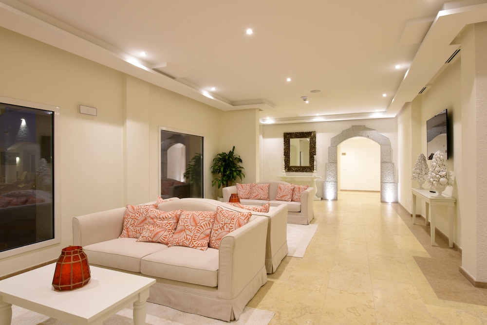 Grand Hotel Cannigione — Hotel building in Arzachena, Sardinia