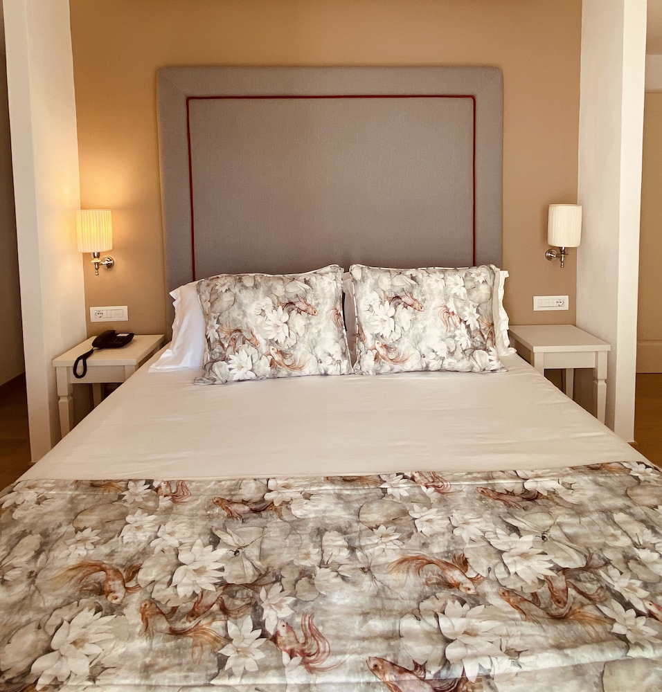 Grand Hotel Cannigione — Hotel rooms in Arzachena, Sardinia