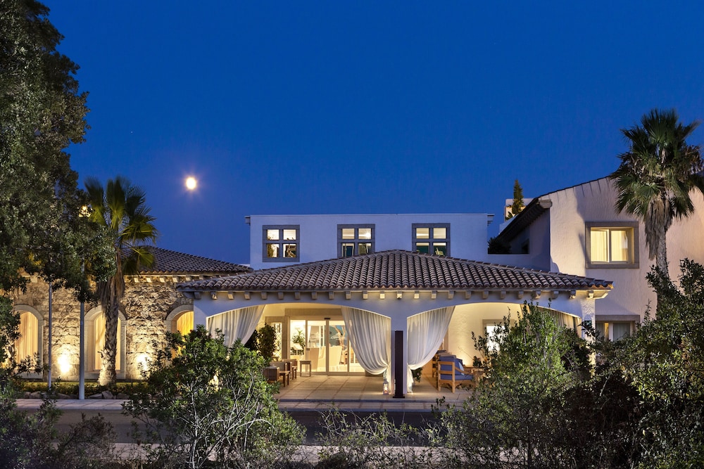 Grand Hotel Cannigione — Hotel building in Arzachena, Sardinia