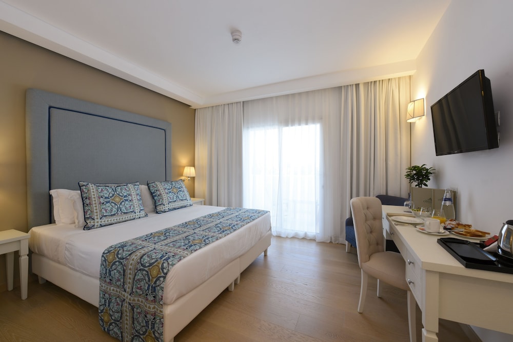 Grand Hotel Cannigione — Hotel rooms in Arzachena, Sardinia
