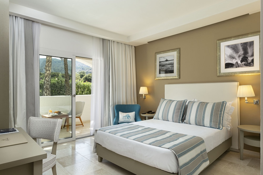 Grand Hotel Cannigione — Hotel rooms in Arzachena, Sardinia