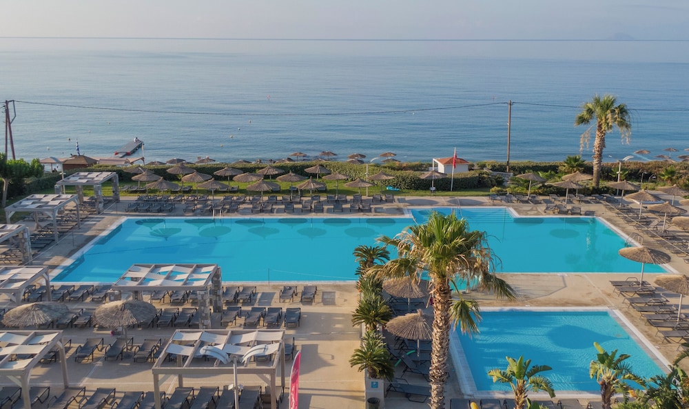 Akti Palace Hotel - All inclusive — Swimming pool in Kardamena, South Aegean