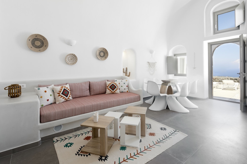 Mellow Luxury Cave — Hotel rooms in Oia, South Aegean