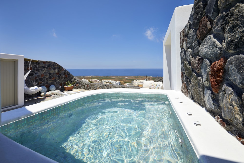 Mellow Luxury Cave — Main photo in Oia, South Aegean