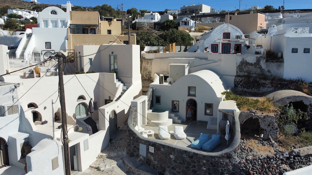 Mellow Luxury Cave — Attractions in the area in Oia, South Aegean