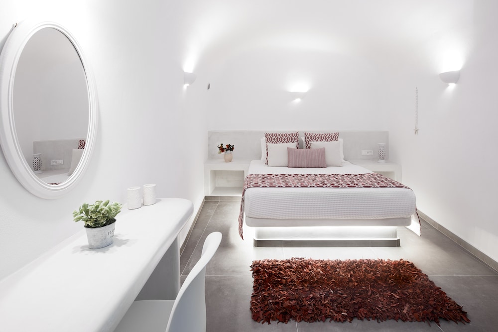 Mellow Luxury Cave — Hotel rooms in Oia, South Aegean