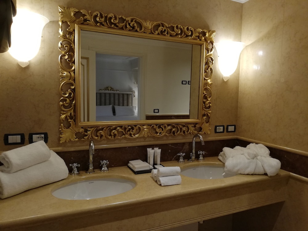 Cà Bonfadini Historic Experience — Hotel rooms in Venice, Veneto