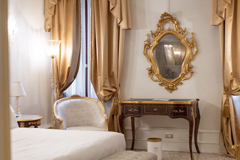 Cà Bonfadini Historic Experience — Hotel rooms in Venice, Veneto