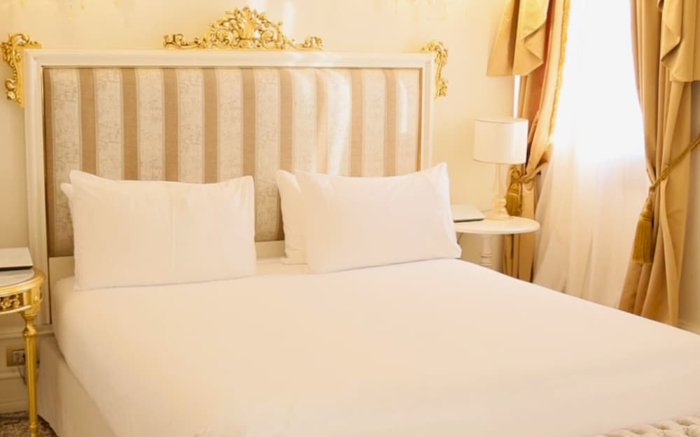 Cà Bonfadini Historic Experience — Hotel rooms in Venice, Veneto