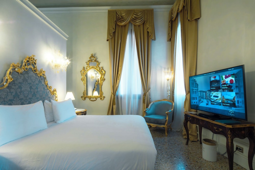 Cà Bonfadini Historic Experience — Hotel rooms in Venice, Veneto