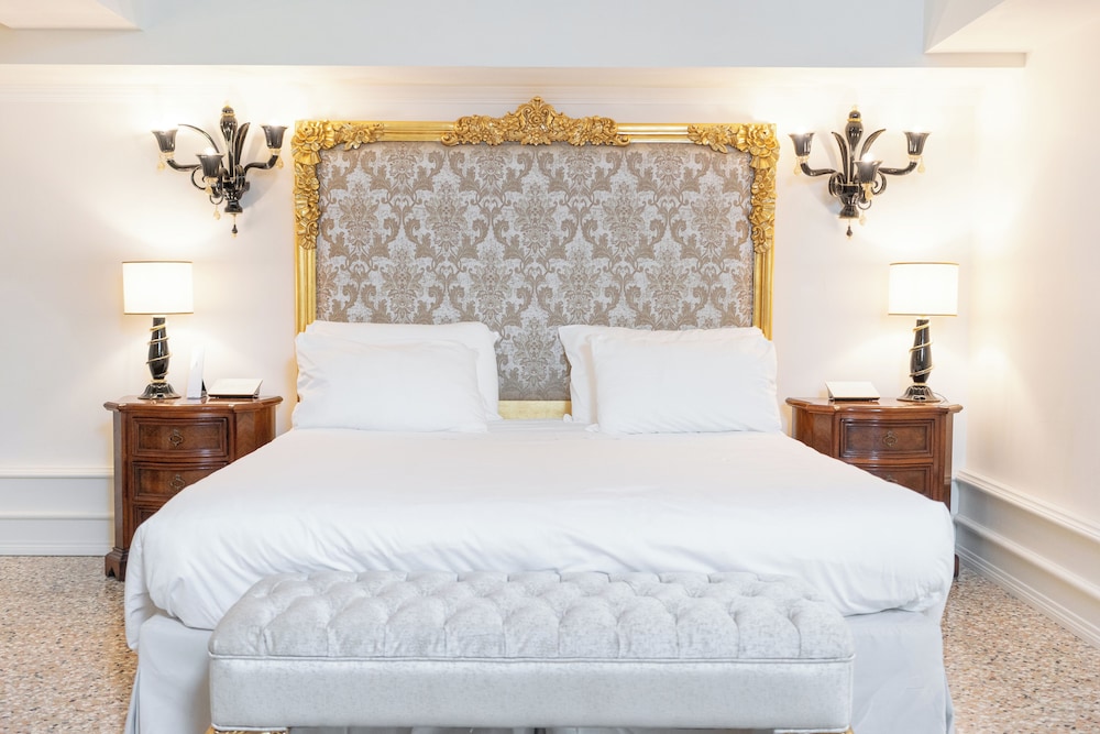 Cà Bonfadini Historic Experience — Hotel rooms in Venice, Veneto