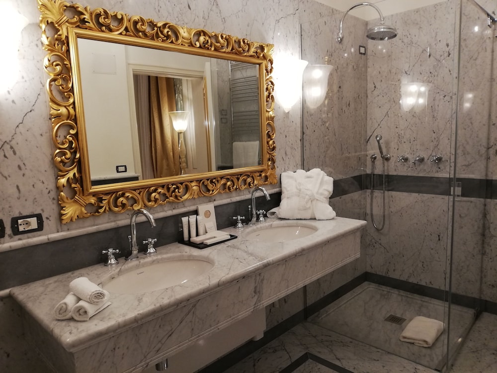 Cà Bonfadini Historic Experience — Hotel rooms in Venice, Veneto