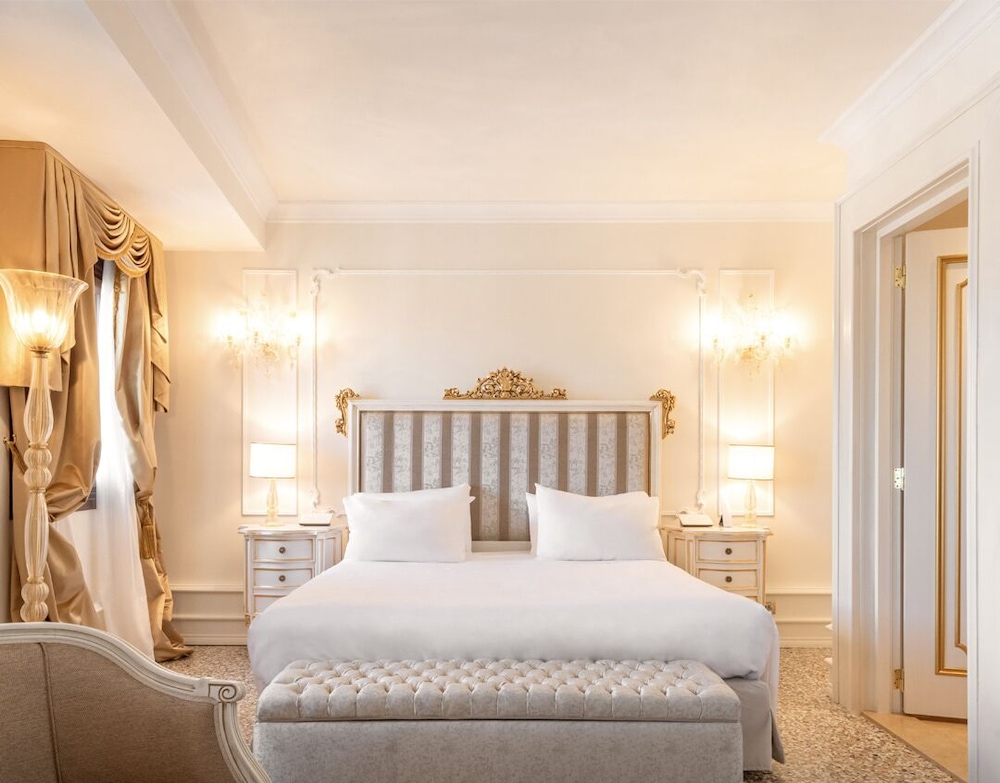 Cà Bonfadini Historic Experience — Hotel rooms in Venice, Veneto