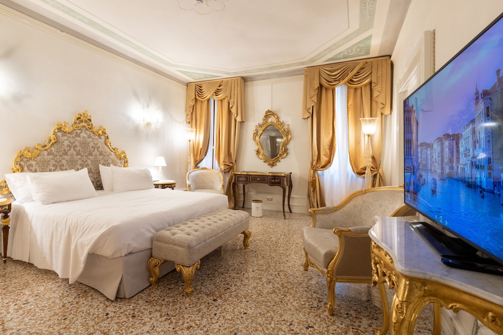 Cà Bonfadini Historic Experience — Hotel rooms in Venice, Veneto