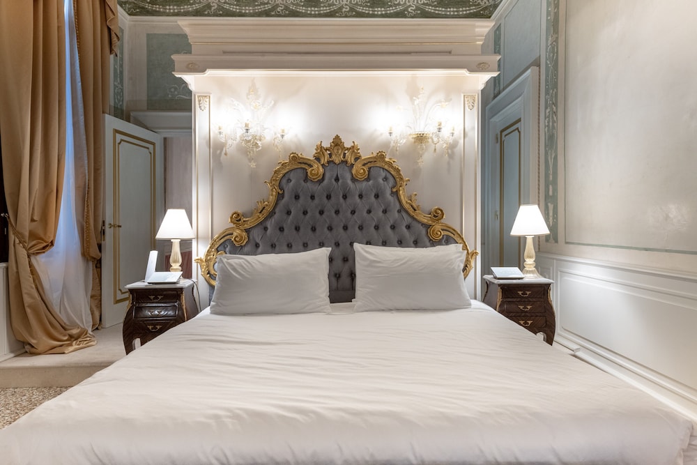 Cà Bonfadini Historic Experience — Hotel rooms in Venice, Veneto