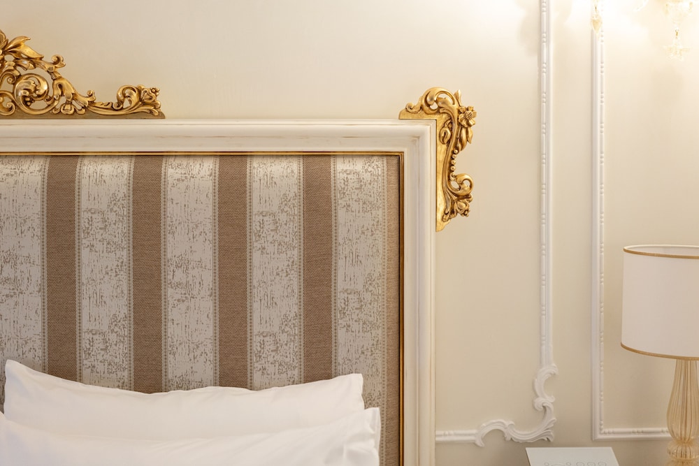 Cà Bonfadini Historic Experience — Hotel rooms in Venice, Veneto