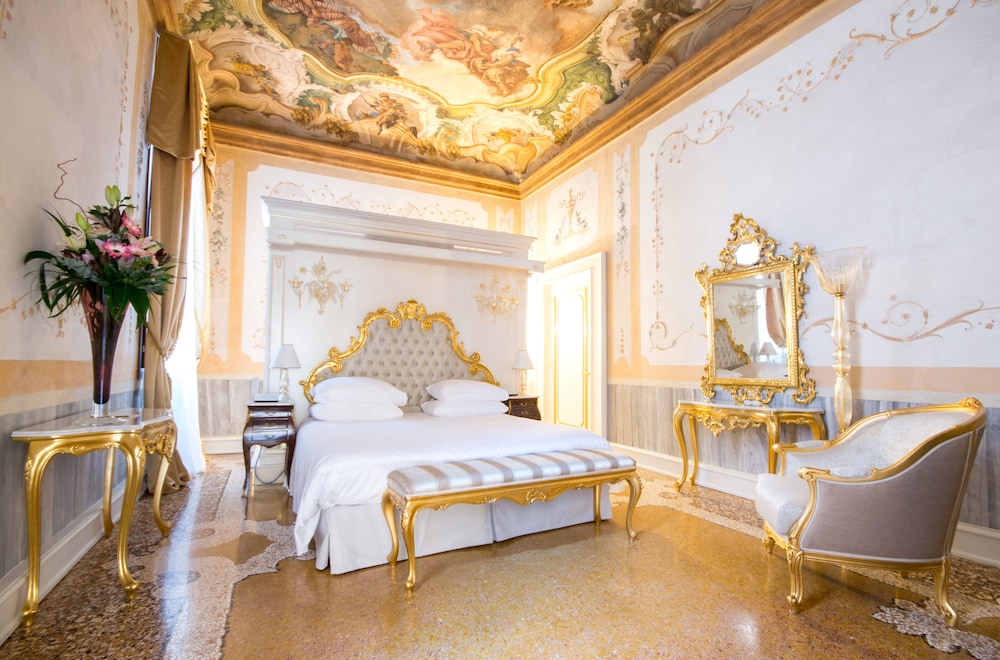 Cà Bonfadini Historic Experience — Hotel rooms in Venice, Veneto