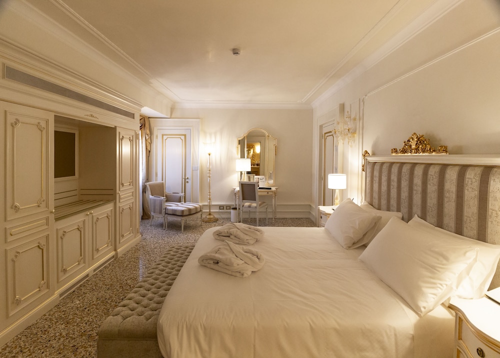 Cà Bonfadini Historic Experience — Hotel rooms in Venice, Veneto