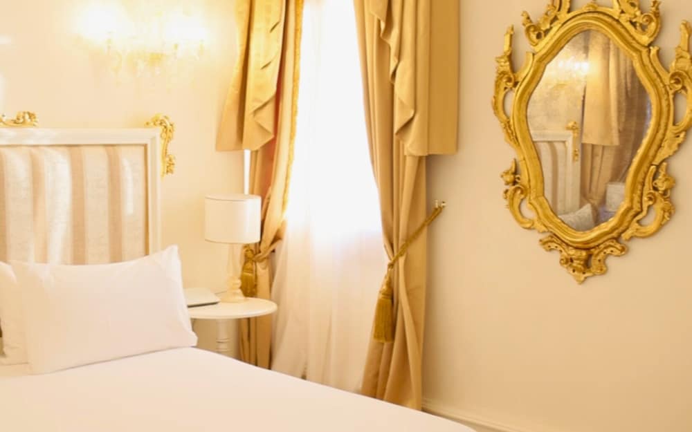 Cà Bonfadini Historic Experience — Hotel rooms in Venice, Veneto