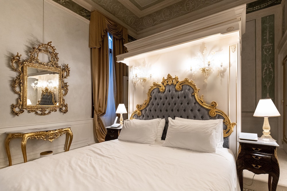 Cà Bonfadini Historic Experience — Hotel rooms in Venice, Veneto