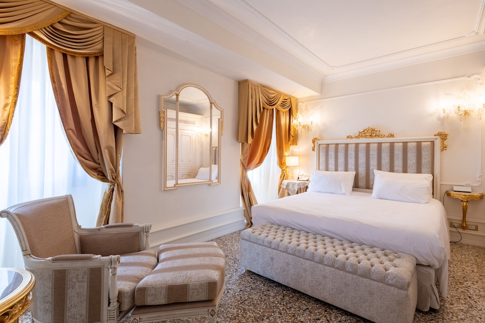 Cà Bonfadini Historic Experience — Hotel rooms in Venice, Veneto