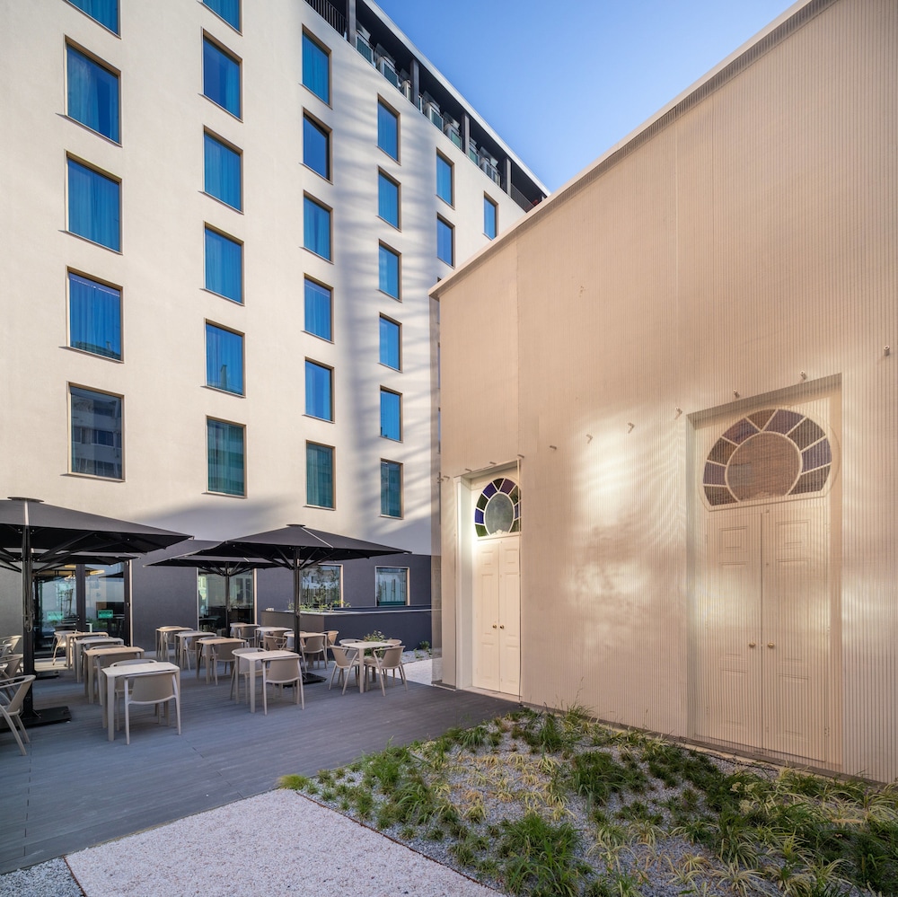 Holiday Inn Express Lisbon - Plaza Saldanha by IHG — Hotel building in Lisbon, Lisboa