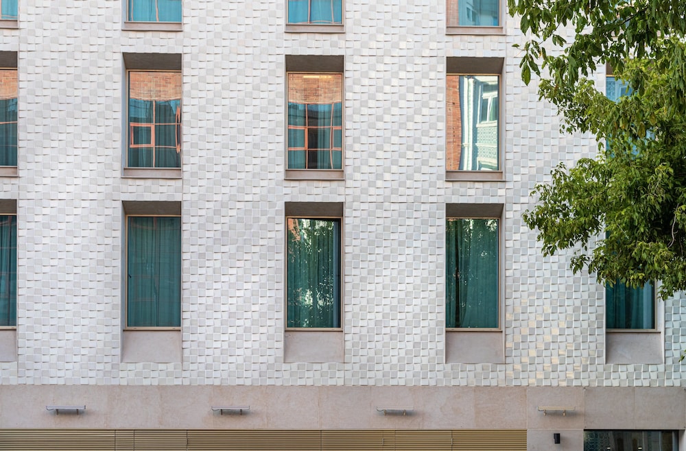 Holiday Inn Express Lisbon - Plaza Saldanha by IHG — Hotel building in Lisbon, Lisboa