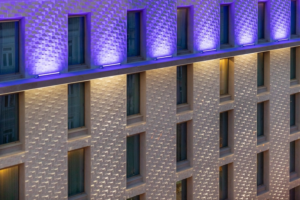Holiday Inn Express Lisbon - Plaza Saldanha by IHG — Hotel building in Lisbon, Lisboa
