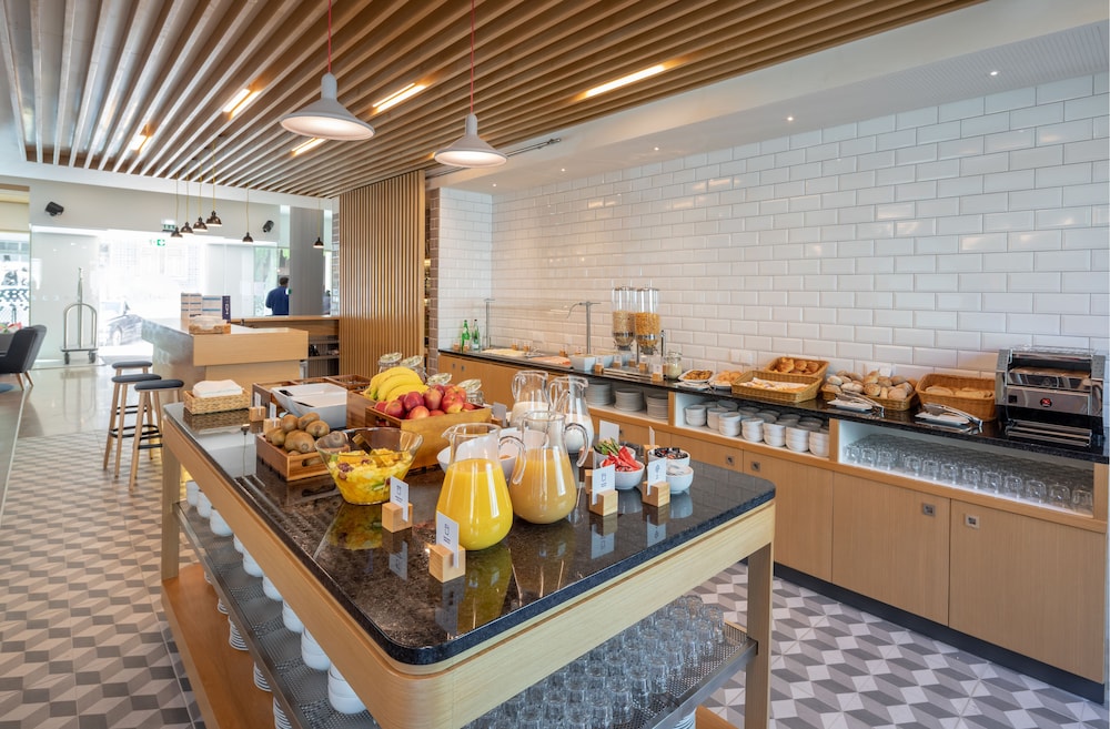 Holiday Inn Express Lisbon - Plaza Saldanha by IHG — Restaurant & bars in Lisbon, Lisboa