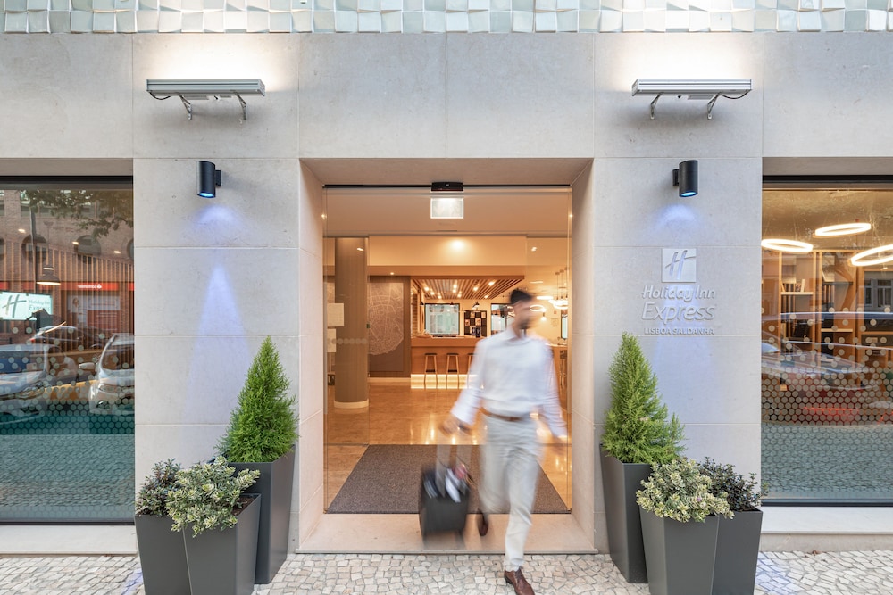 Holiday Inn Express Lisbon - Plaza Saldanha by IHG — Hotel building in Lisbon, Lisboa