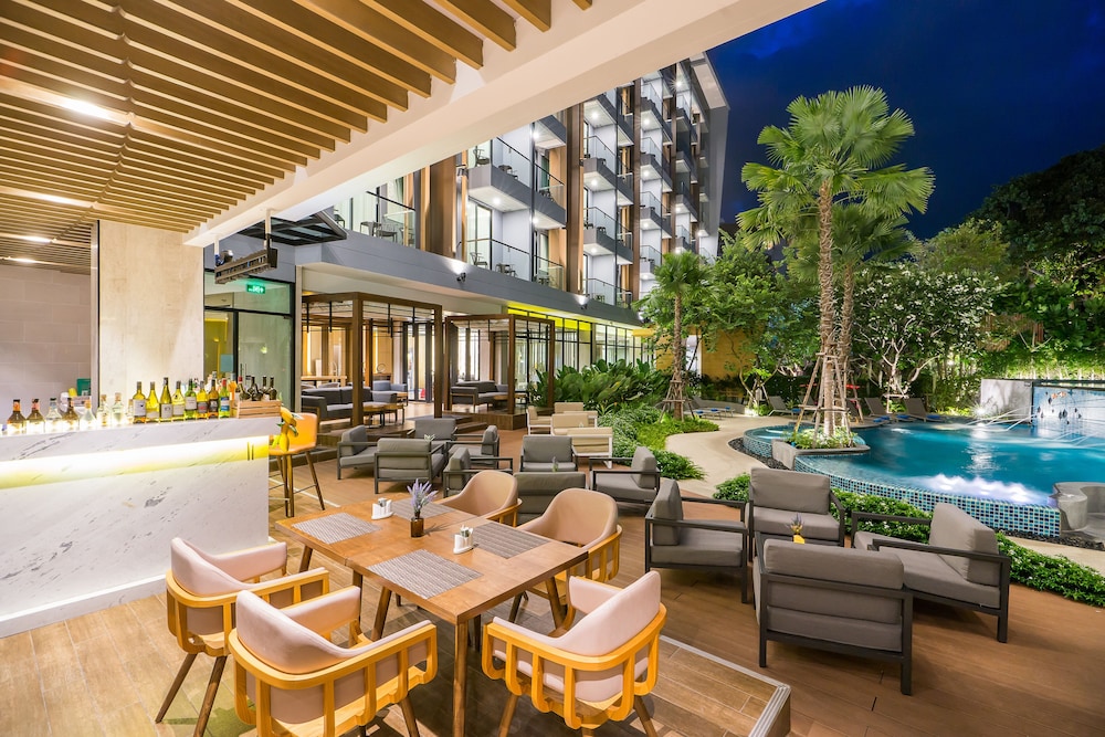 Hotel Amber Pattaya — Restaurant & bars in Pattaya, Chonburi