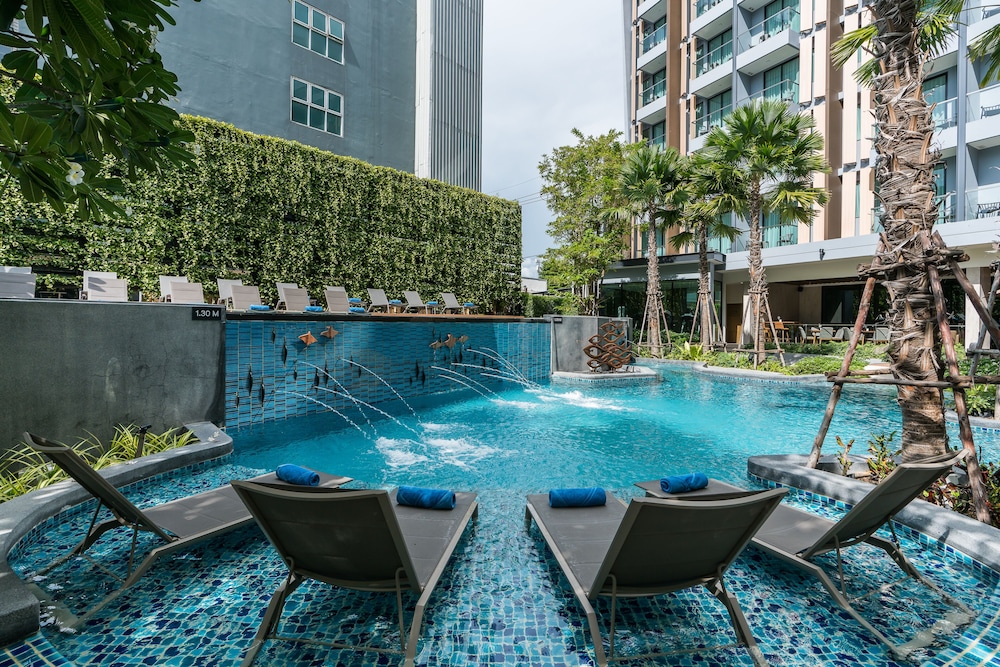 Hotel Amber Pattaya — Swimming pool in Pattaya, Chonburi