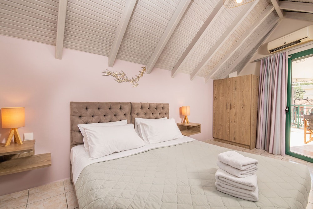 Koukos Loft Apartments — Hotel rooms in Tsilivi, Ionian Islands