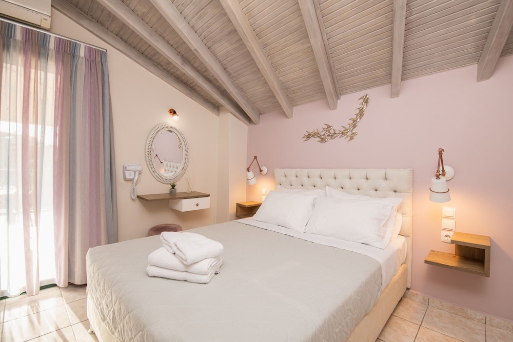 Koukos Loft Apartments — Hotel rooms in Tsilivi, Ionian Islands