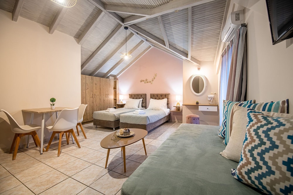 Koukos Loft Apartments — Hotel rooms in Tsilivi, Ionian Islands