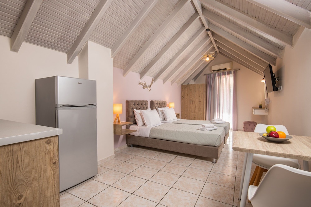 Koukos Loft Apartments — Hotel rooms in Tsilivi, Ionian Islands