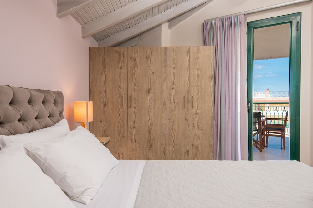 Koukos Loft Apartments — Hotel rooms in Tsilivi, Ionian Islands