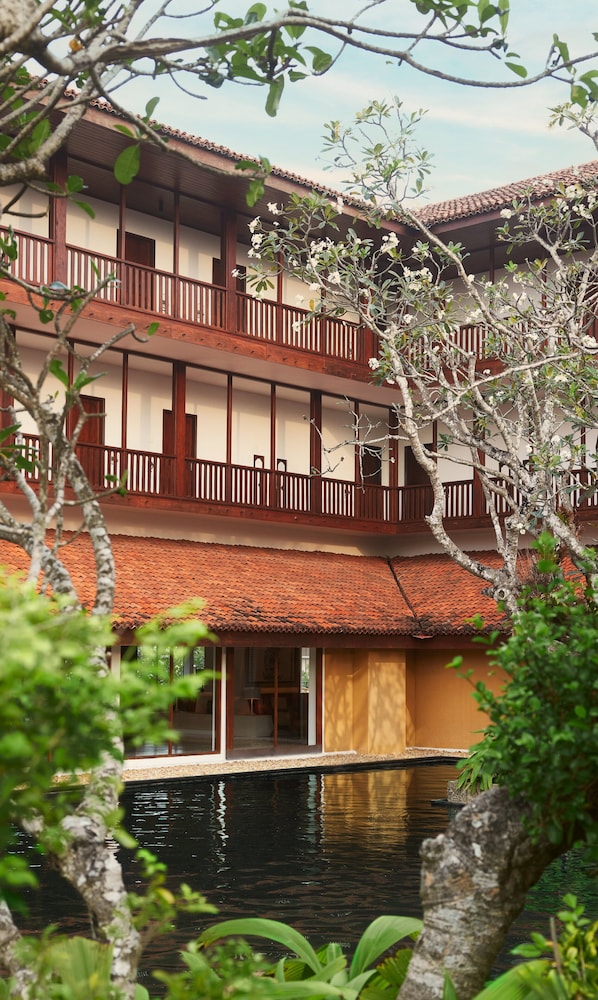 Cinnamon Bentota Beach - Signature Selection — Hotel building in Bentota